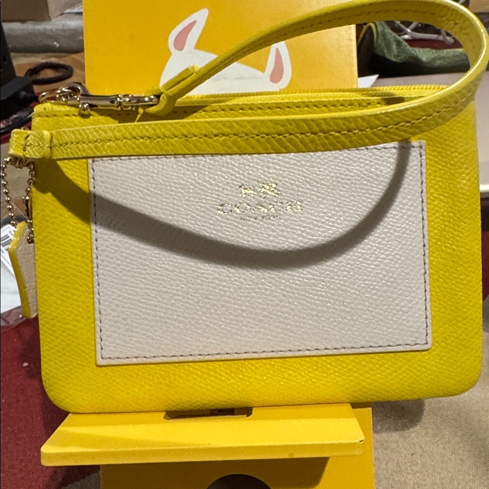 Coach Yellow and White Women's Bag NWOT - Picture 3 of 4